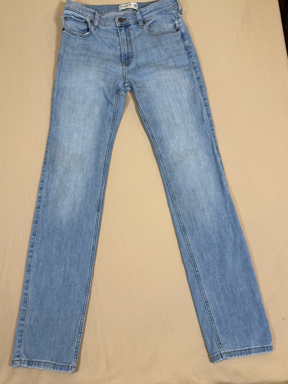 Abercrombie Kids Girls Light Wash Straight Leg Jeans, 15/16 Long.